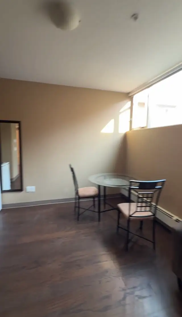 Lease Takeover – Studio - Photo 4