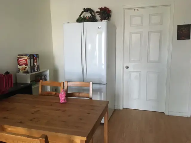Room for rent at York University Village - Photo 2