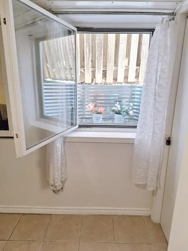 4.20-Sunny Furnished Rm All Included-Near Terminal-Long or Short - Photo 9