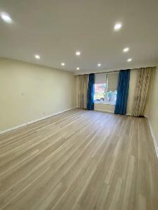 House For Rent at (Finch/Kipling) (Etobicoke) - Photo 2