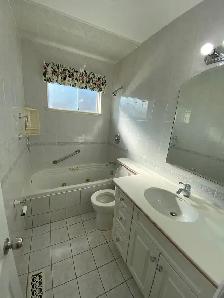 House For Rent at (Finch/Kipling) (Etobicoke) - Photo 4
