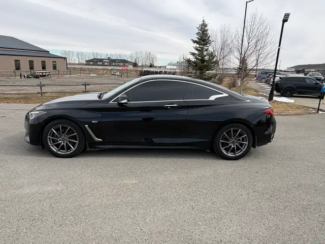 2017 Infiniti Q60 3.0t AWD - Photo 2