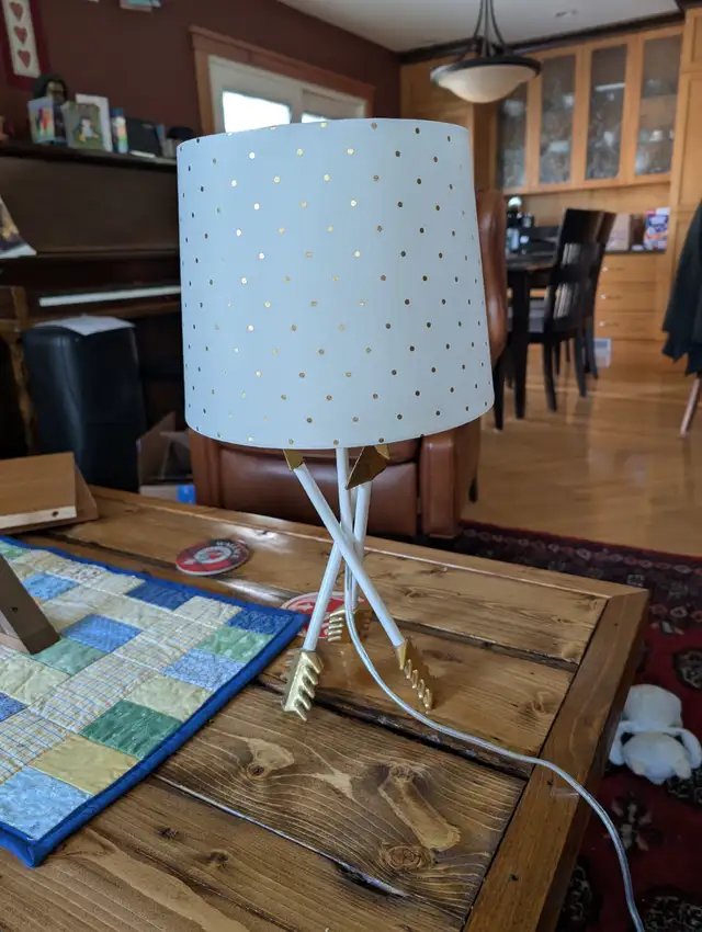 Very Nice Hunger Games Arrow Table Lamp - Photo 5