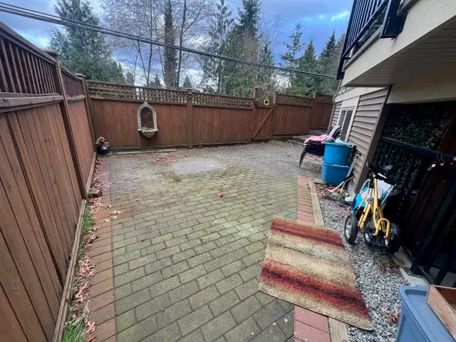 3 Beds 1 Bath Suite - Photo 3