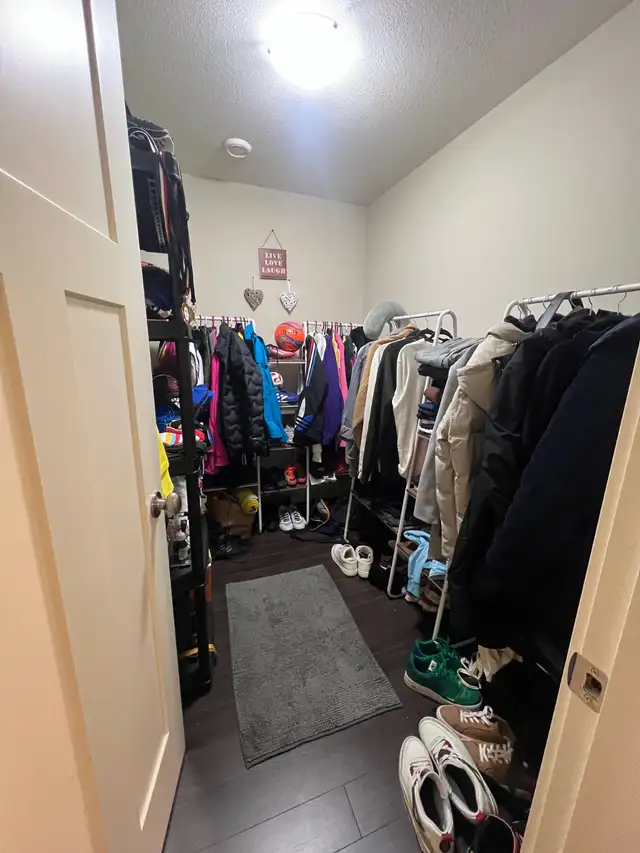 3 Beds 1 Bath Suite - Photo 5