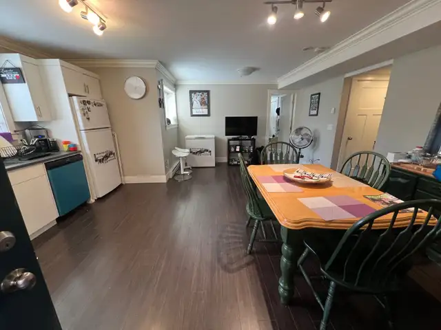 3 Beds 1 Bath Suite - Photo 7