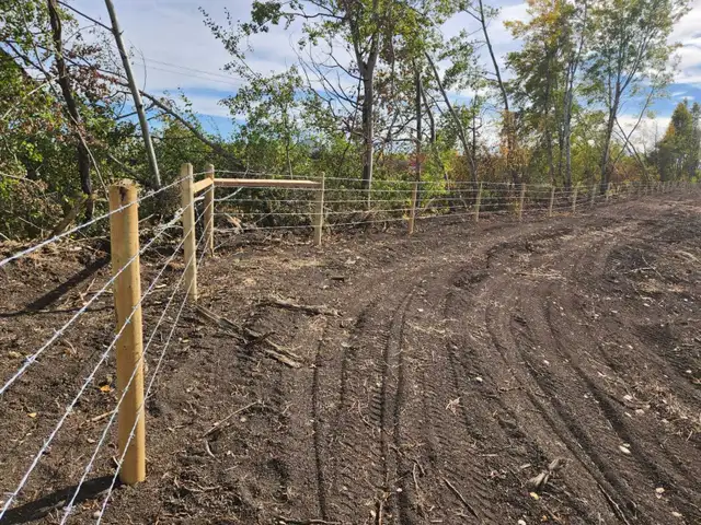 custom fencing - Photo 2