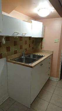 One Bedroom Basement Apartment - Photo 4