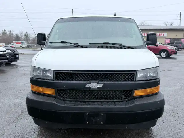 2018 Chevrolet Express - Photo 2