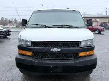 2018 Chevrolet Express - Photo 2