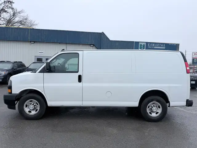 2018 Chevrolet Express - Photo 3