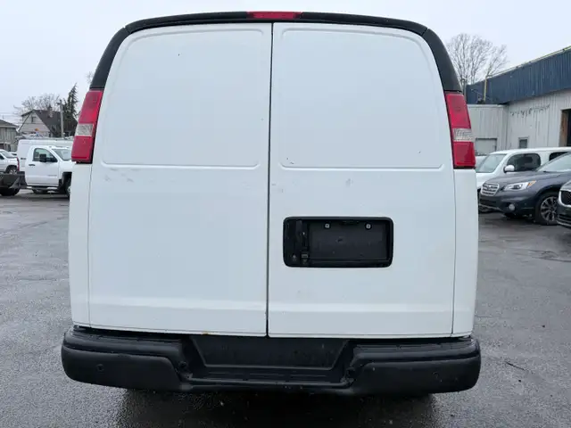 2018 Chevrolet Express - Photo 5