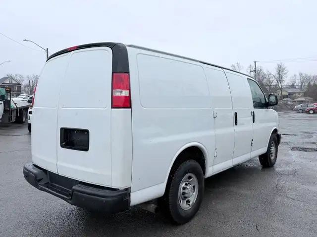 2018 Chevrolet Express - Photo 6