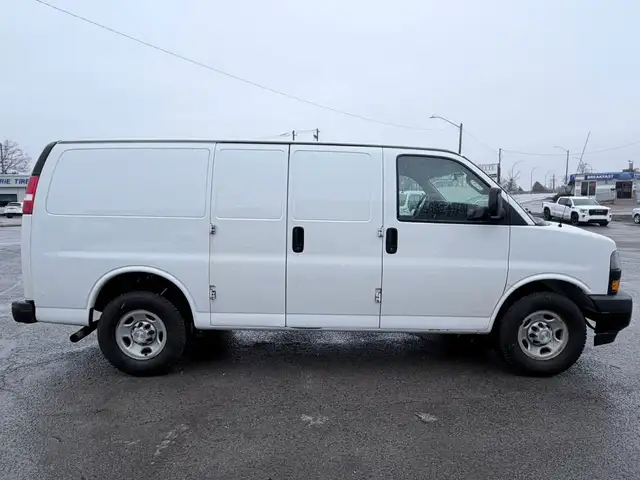 2018 Chevrolet Express - Photo 7