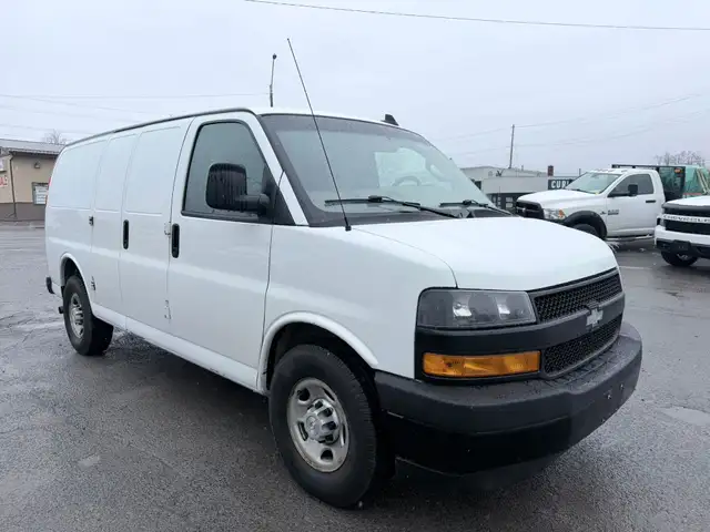 2018 Chevrolet Express - Photo 8