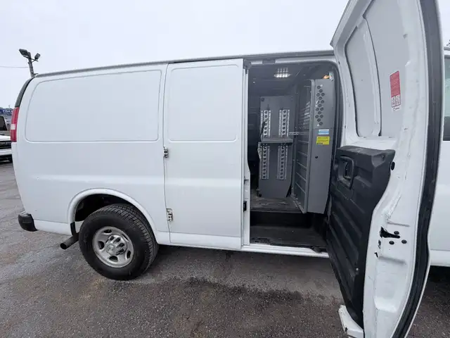 2018 Chevrolet Express - Photo 9