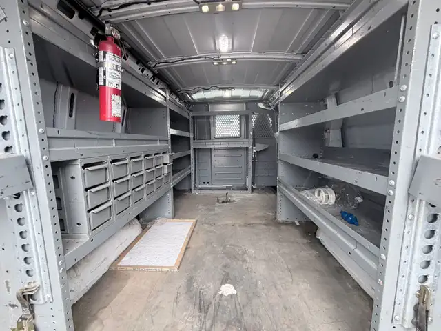 2018 Chevrolet Express - Photo 11