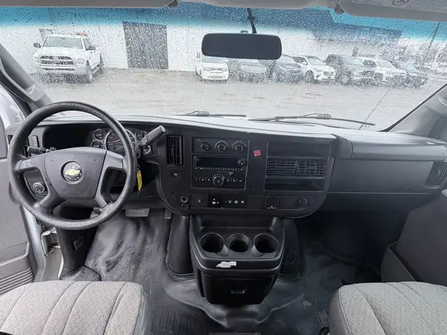2018 Chevrolet Express - Photo 14