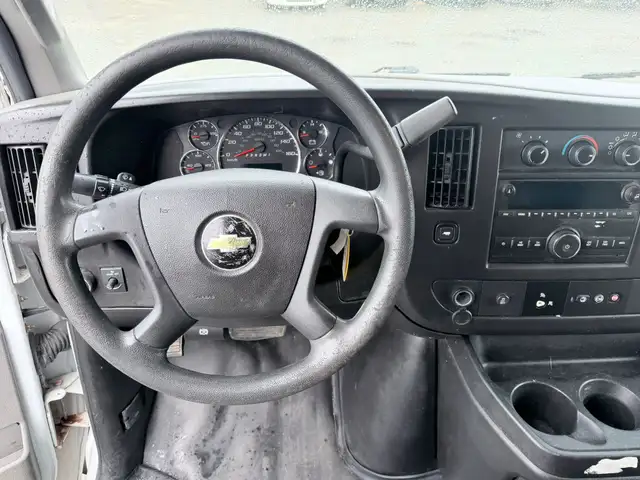 2018 Chevrolet Express - Photo 15