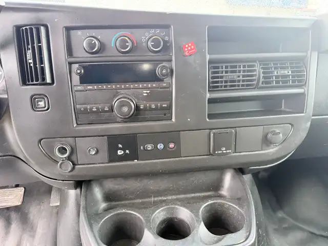 2018 Chevrolet Express - Photo 16