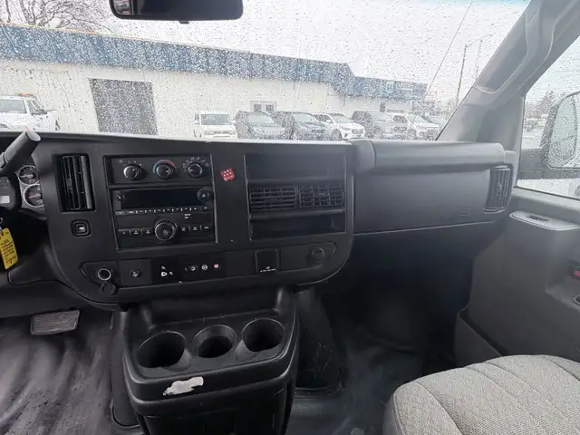 2018 Chevrolet Express - Photo 17