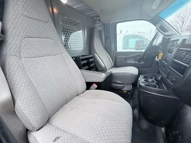 2018 Chevrolet Express - Photo 20
