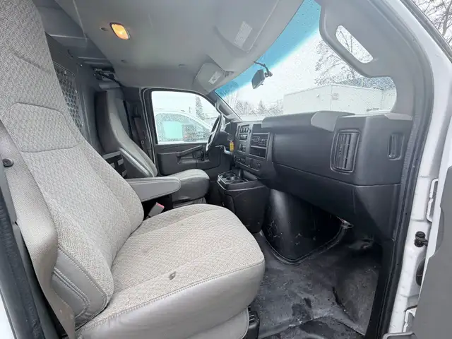2018 Chevrolet Express - Photo 22