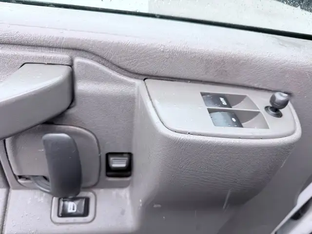 2018 Chevrolet Express - Photo 24