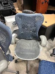 Herman Miller Mirra Chair(Fixed Arms)! - Photo 3