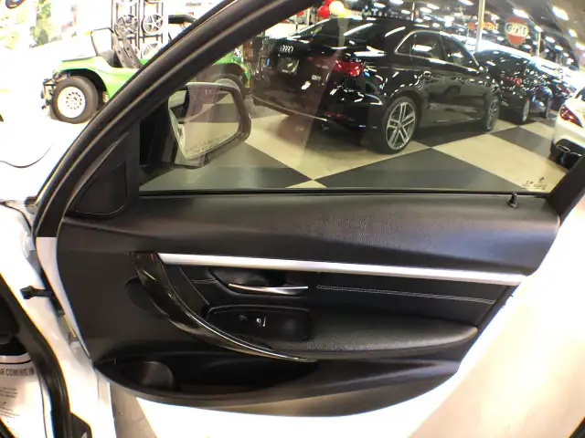 2018 BMW 3 Series 330I X-DRIVE SPORT PKG LEATHER SUNROOF NAVI CA - Photo 31