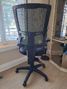 Uline - Ergonomic Mesh Office Chair - Black - Photo 5