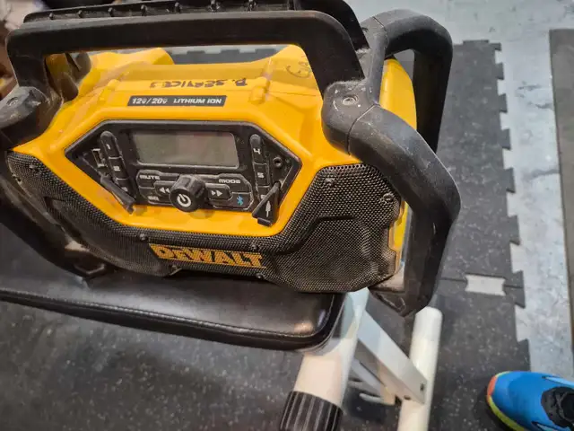 Dewalt blue tooth radio(s)