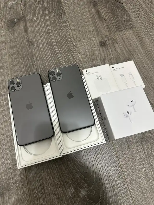 iPhone 11 PRO MAX 512GB - Mint Condition!