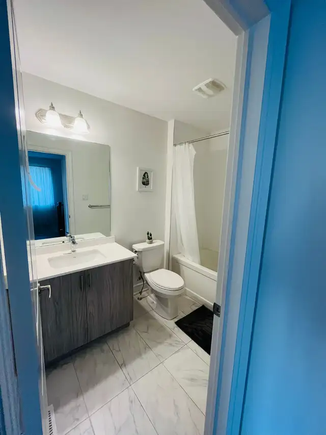 UPPER LEVEL PRIVATE ROOM CALL 647-716-5553 - Photo 3