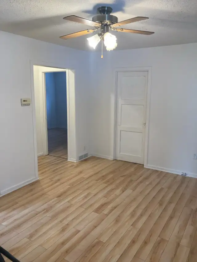 Small three bedroom house for rent in Yorkton - Photo 3