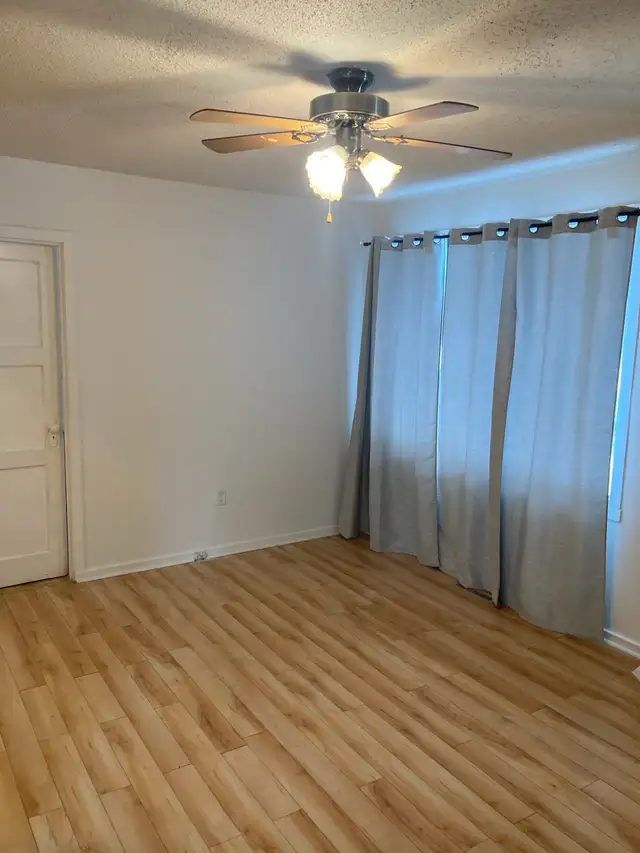 Small three bedroom house for rent in Yorkton - Photo 4