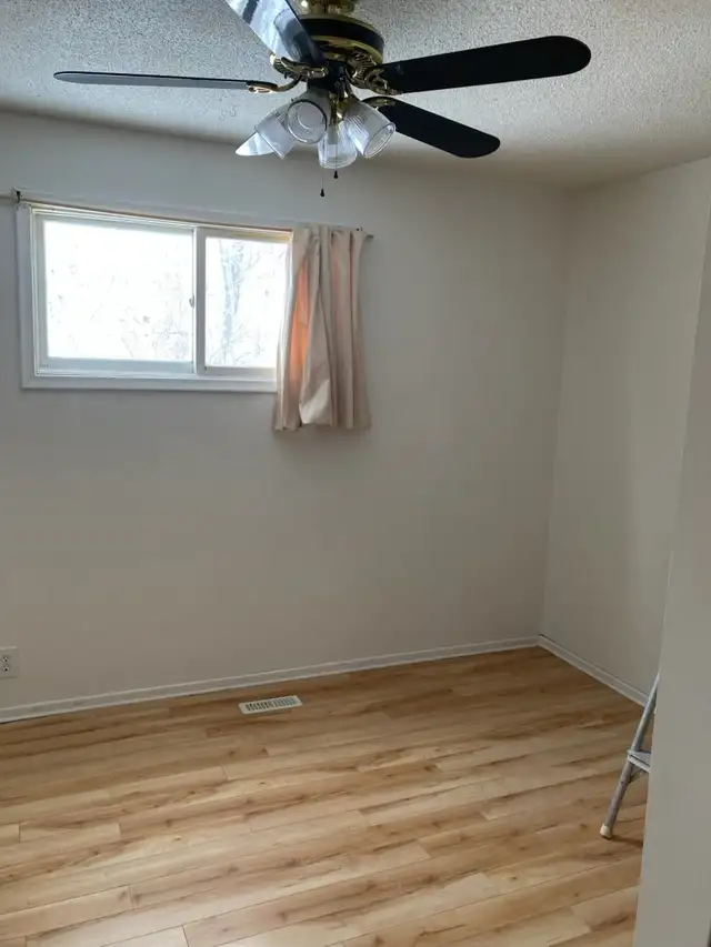 Small three bedroom house for rent in Yorkton - Photo 7