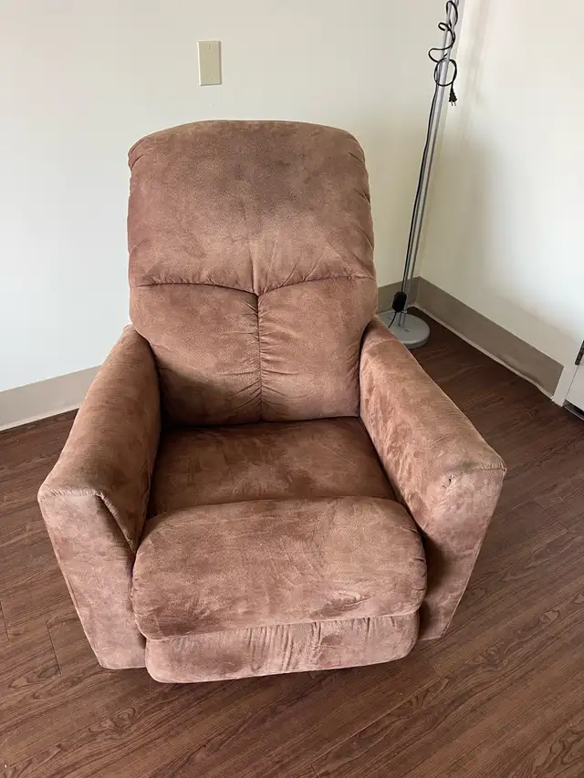 Free delivery Like New La-Z-Boy Rocking Recliner used 2 month