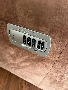 Free delivery Like New La-Z-Boy Rocking Recliner used 2 month - Photo 4