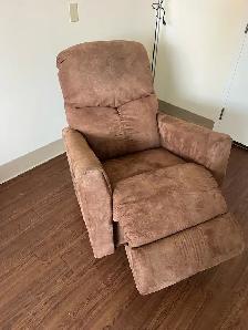 Free delivery Like New La-Z-Boy Rocking Recliner used 2 month - Photo 7
