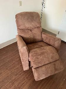 Free delivery Like New La-Z-Boy Rocking Recliner used 2 month - Photo 8