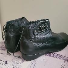 Brand new Women bootis Size 9