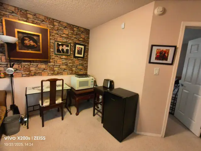 Furnished One Bedroom with Living Room and Bathroom in Southwest - Photo 5