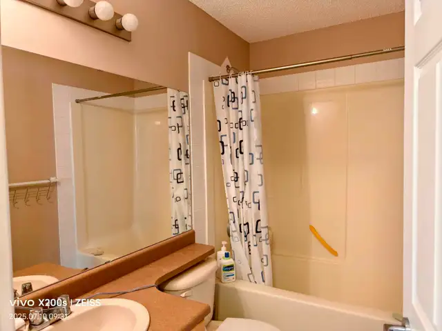 Furnished One Bedroom with Living Room and Bathroom in Southwest - Photo 7