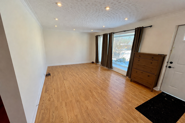 3 Bedroom Large House - Photo 3