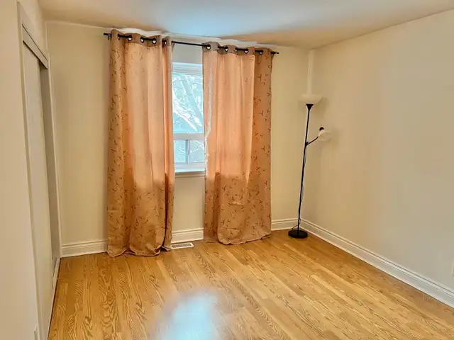 3 Bedroom Large House - Photo 9
