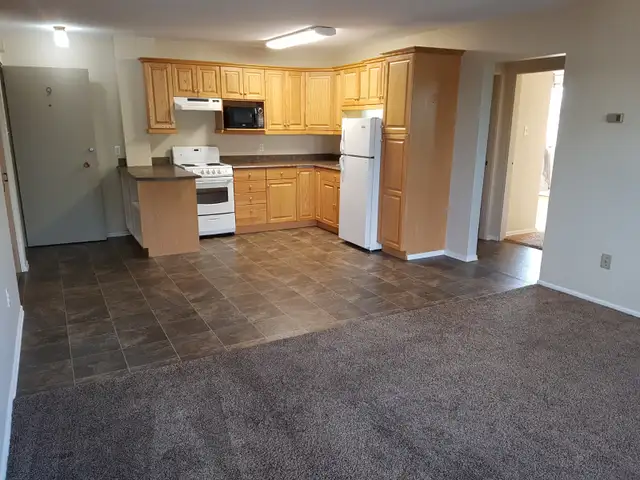 Mature Adult Living, 2 bdrm Quiet Building. - Photo 10