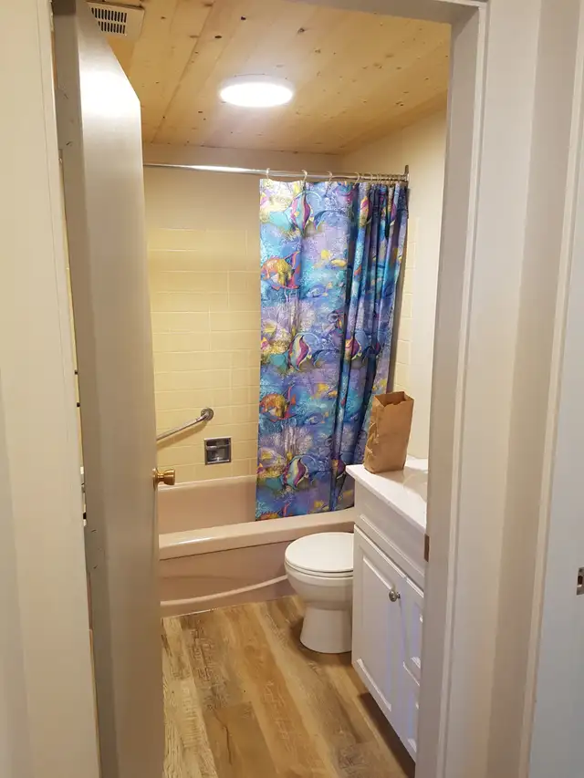 Mature Adult Living, 2 bdrm Quiet Building. - Photo 11