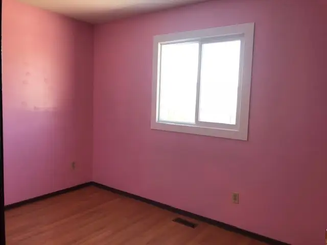 Abbeydale beautiful main floor 3 bedroom,sep ent $ 1350/m 60%ut - Photo 9