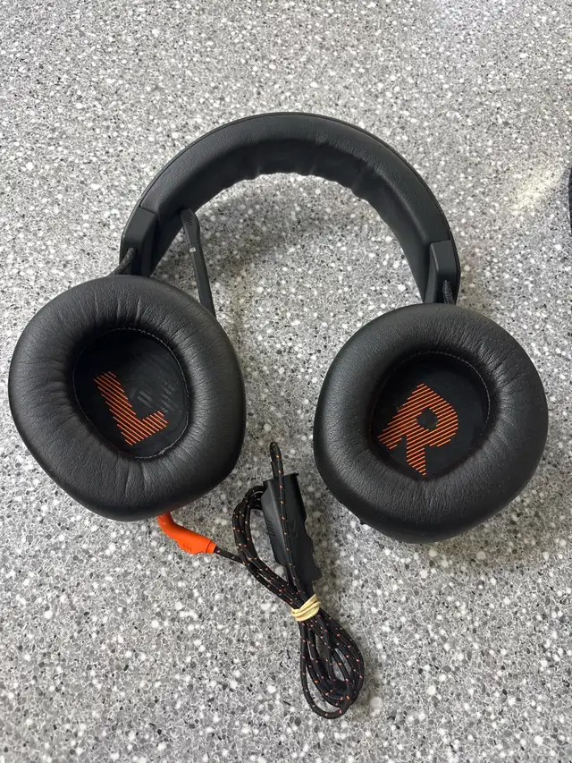 JBL Quantum 910 Wired Headset - Photo 2